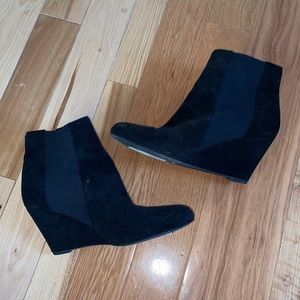 Via Spiga suede wedges